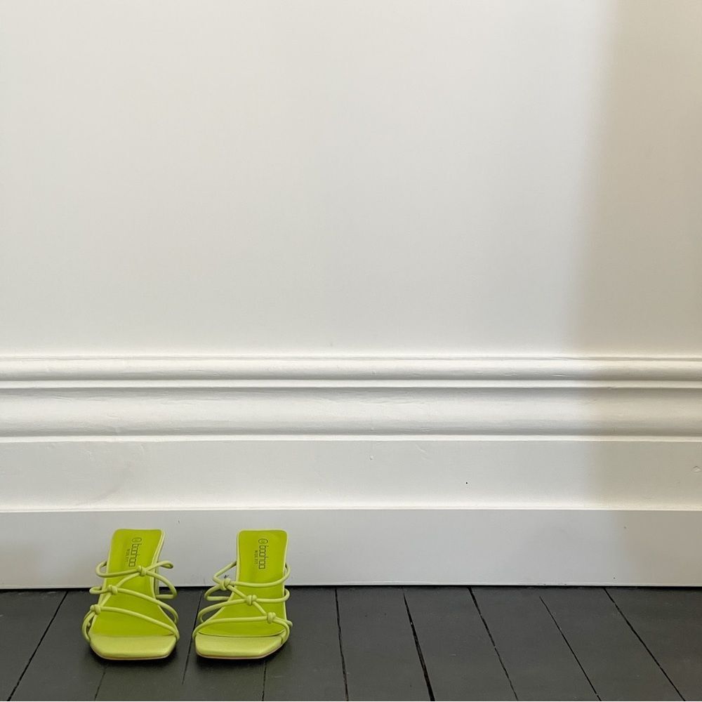 WIDE FIT KNOT DETAIL LOW BLOCK MULES — BRAND NEW
